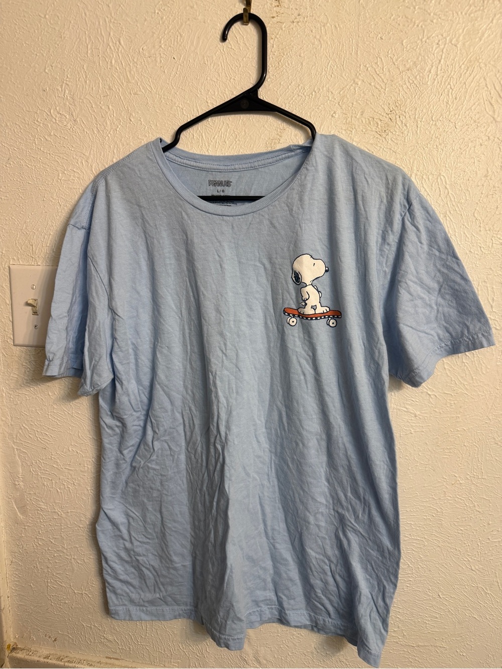 Light Blue Men’s Snoopy Skateboard Graphic Tee